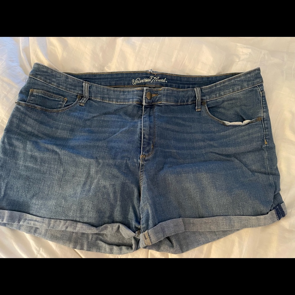 Universal thread size 24w Jean shorts